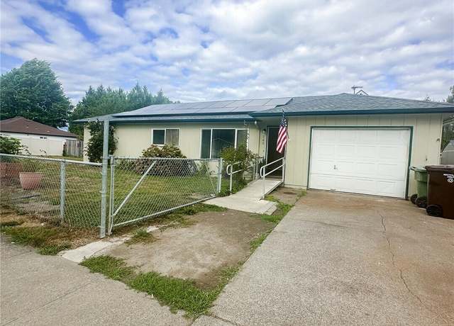 Property at 760 34th Ave, Longview, WA 98632, 3 beds, 1 bath
