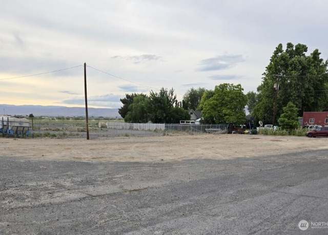 Property at 3940 Harrah Rd, Harrah, WA 98933