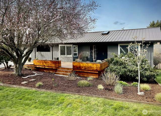 Property at 1625 Dorsey Dr, Freeland, WA 98249, 2 beds, 4 baths