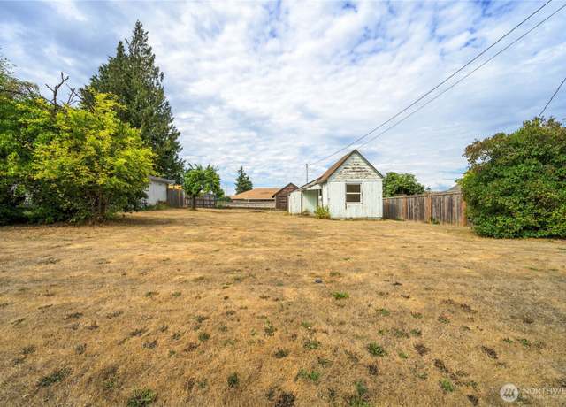 Property at 1214 14th St, Anacortes, WA 98221, 2 beds, 1 bath