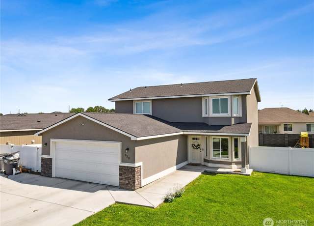 Property at 920 E Mt Adams St, Othello, WA 99344, 4 beds, 2.5 baths
