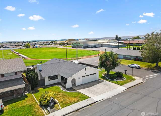 Property at 1200 E Ash St, Othello, WA 99344, 3 beds, 2 baths