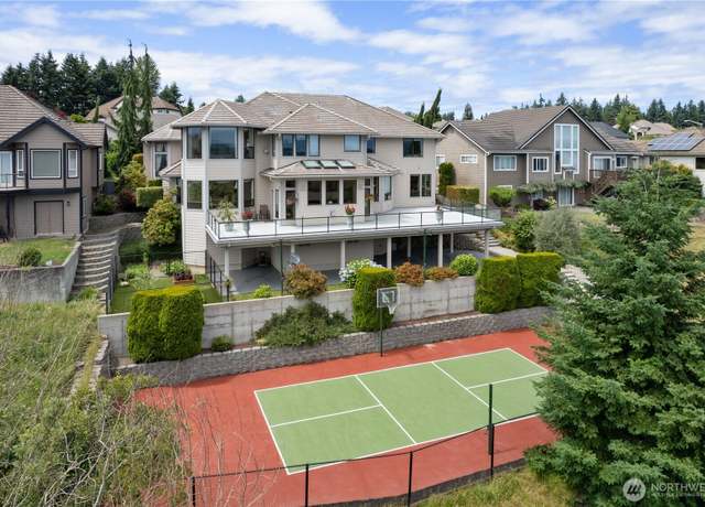 Property at 15807 136th Avenue Ct E, Puyallup, WA 98374, 4 beds, 3 baths