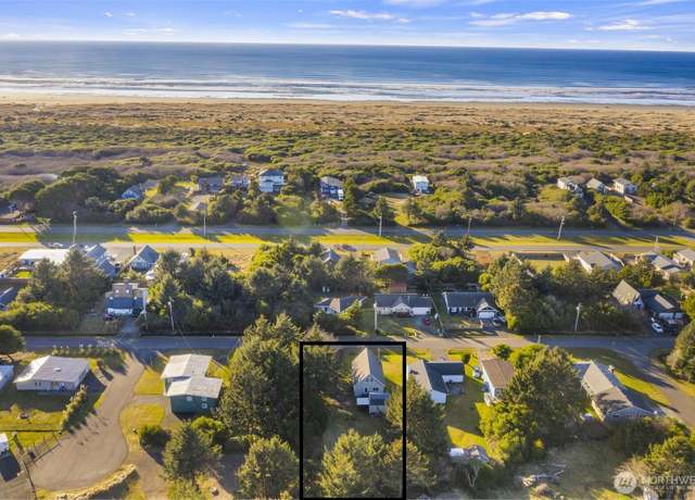 Property at 520 Inlet Ave NW, Ocean Shores, WA 98569, 1 bed, 1 bath