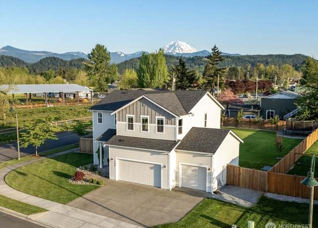 Property at 1599 E Packard Ave, Buckley, WA 98321, 4 beds, 2.5 baths