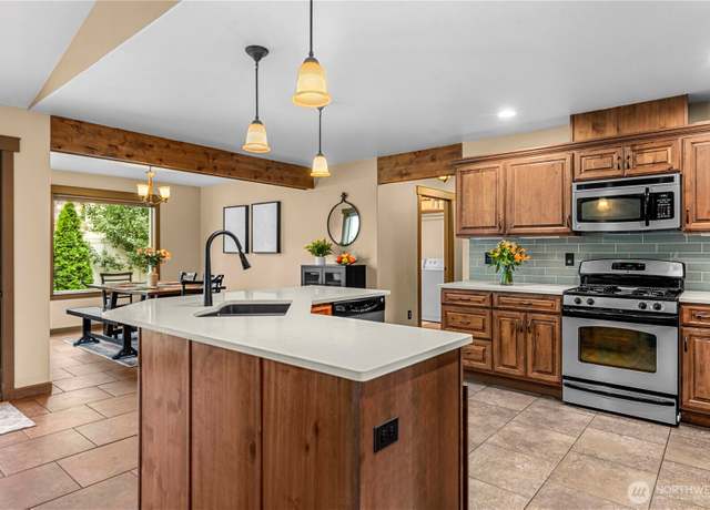 Property at 1705 Toaimnic Dr, Wenatchee, WA 98801, 4 beds, 2.5 baths