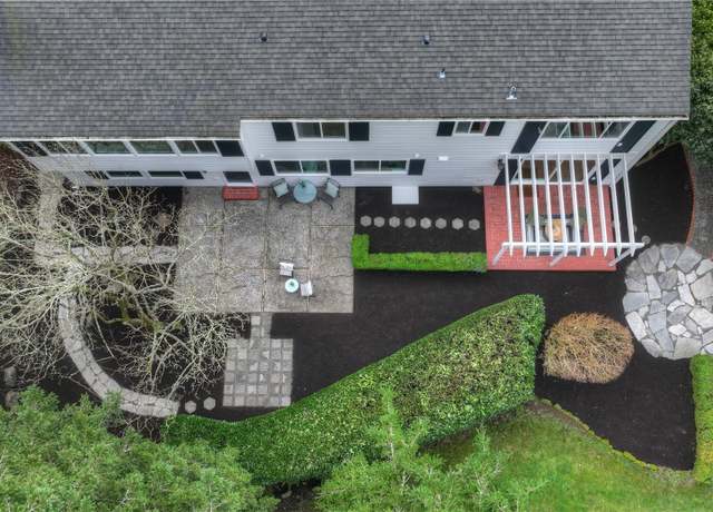 Property at 32520 30th Ave SW, Federal Way, WA 98023, 4 beds, 2.5 baths