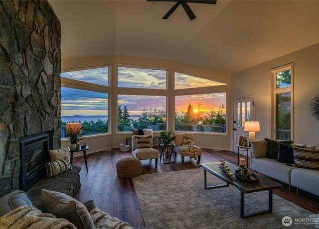 Property at 3995 Bay Ln, Anacortes, WA 98221, 3 beds, 2.5 baths