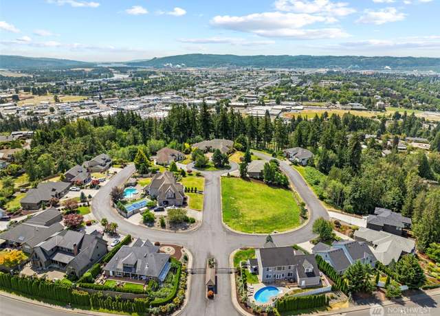 Property at 2 Center Ct, Longview, WA 98632