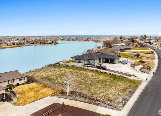 Property at 418 N Crestview Dr, Moses Lake, WA 98837