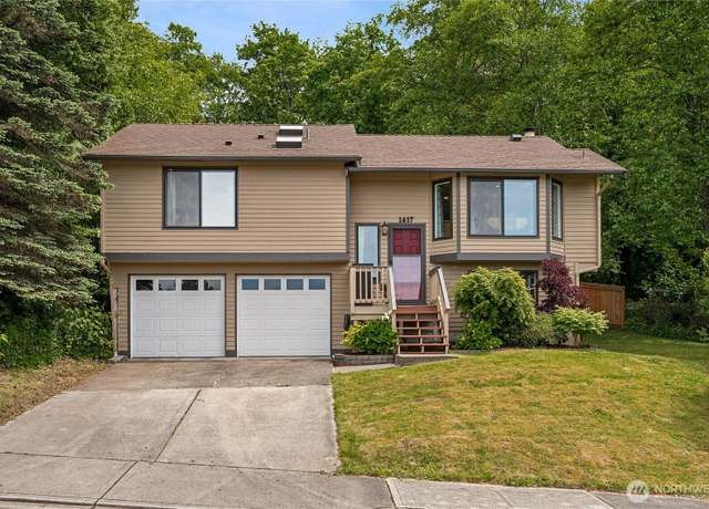 Property at 1417 S 263rd Pl, Des Moines, WA 98198, 3 beds, 3 baths