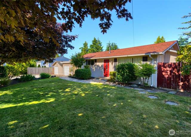 Property at 2317 D Ave, Anacortes, WA 98221, 3 beds, 1.5 baths