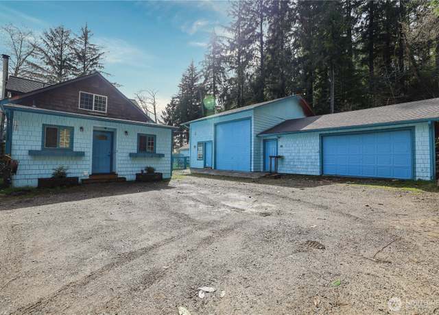 Property at 1404 Hamilton St, Aberdeen, WA 98520, 2 beds, 2 baths