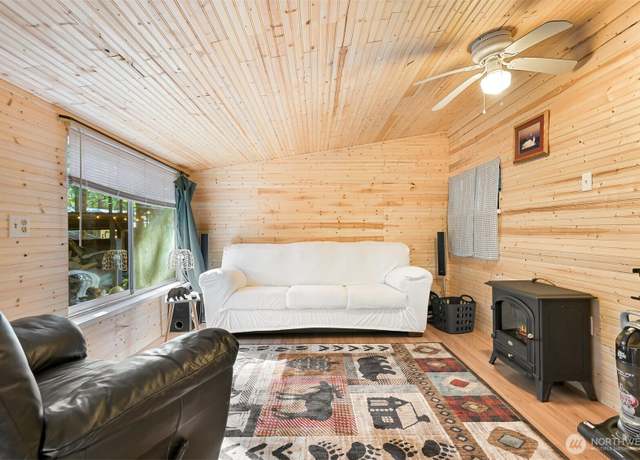 Property at 1189 Exit Rd, Maple Falls, WA 98266, 3 beds, 2 baths