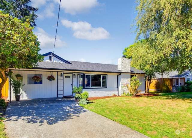 Property at 715 Woodford Ave N, Kent, WA 98031, 2 beds, 2 baths
