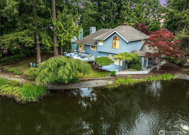 Property at 11423 NE 104th St, Kirkland, WA 98033, 4 beds, 3 baths