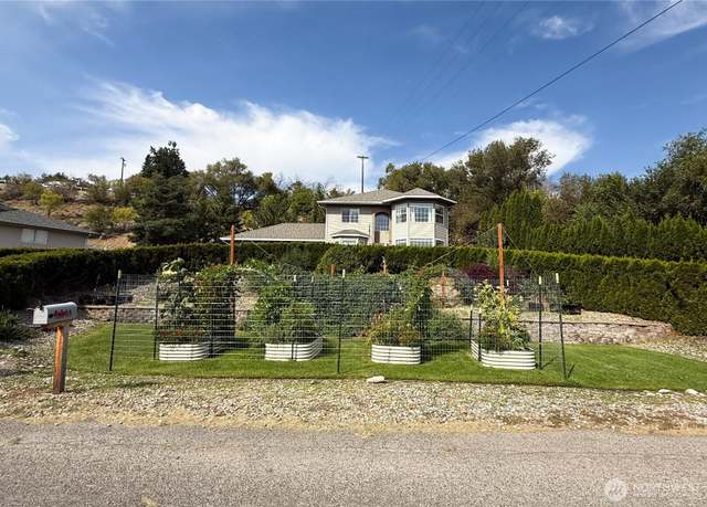 Property at 6 VALLEY VIEW PARK Dr, Omak, WA 98841, 5 beds, 2.5 baths