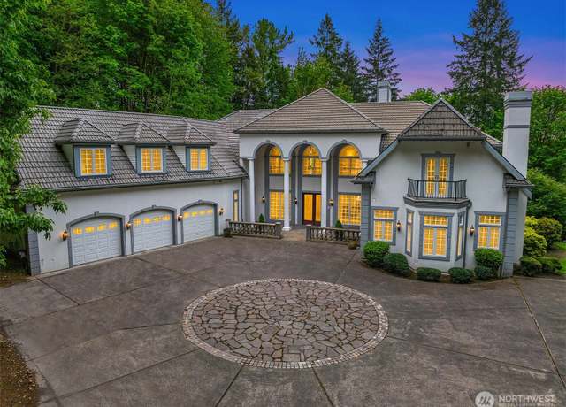 Property at 22135 SE 134th St, Issaquah, WA 98027, 5 beds, 9 baths