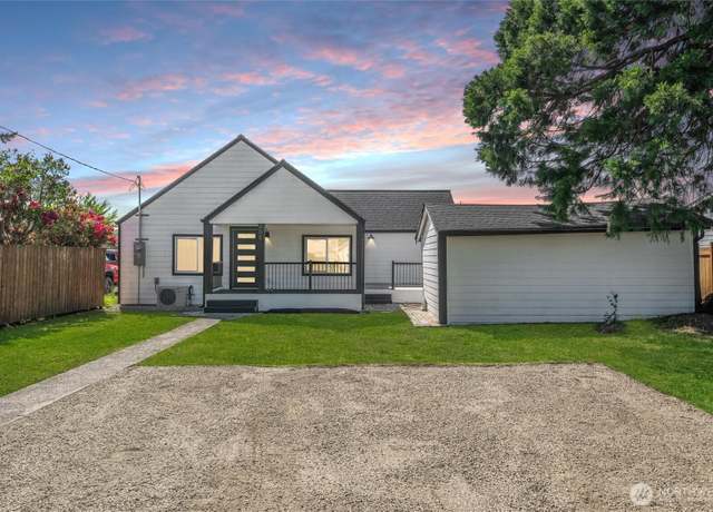 Property at 206 Puget St, Sedro Woolley, WA 98284, 3 beds, 2 baths
