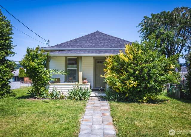 Property at 1612 7th St, Anacortes, WA 98221, 2 beds, 1 bath
