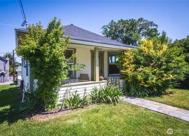 Property at 1612 7th St, Anacortes, WA 98221, 2 beds, 1 bath