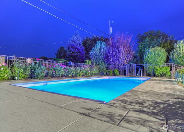Property at 1103 S Skyline Dr, Moses Lake, WA 98837, 3 beds, 3 baths