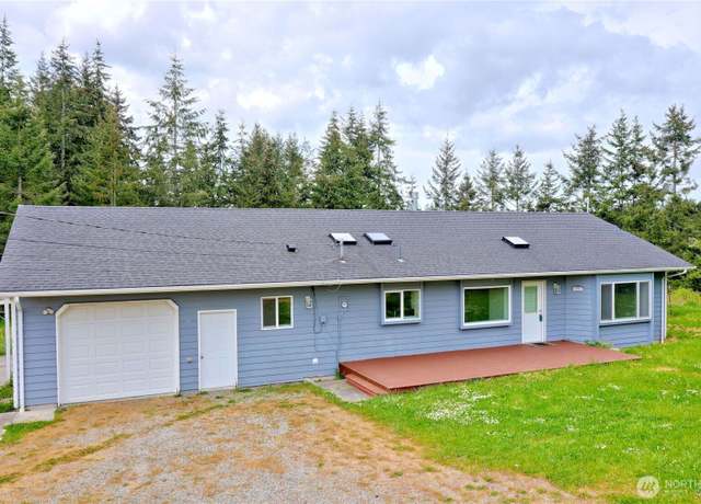 Property at 395 Sunset Dr, Oak Harbor, WA 98277, 3 beds, 2 baths
