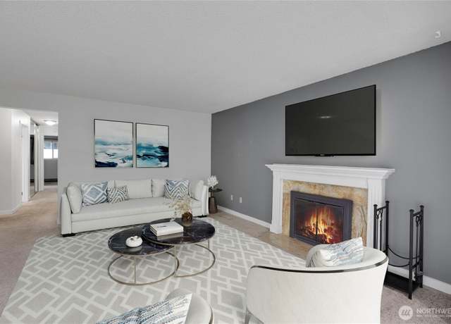 Property at 13739 15th Ave NE Unit B9, Seattle, WA 98125, 2 beds, 2 baths