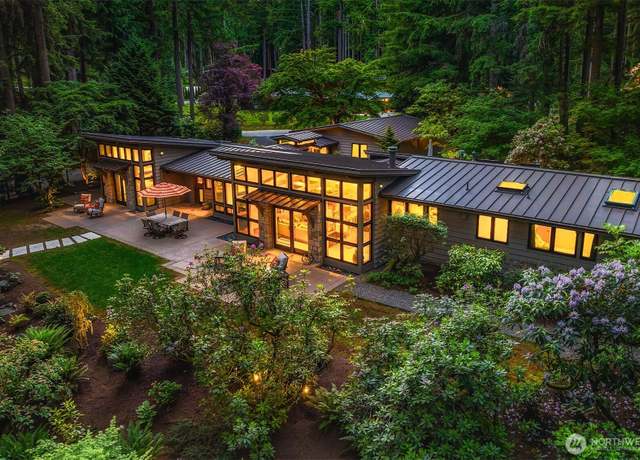 Property at 18 Bridlewood Cir, Kirkland, WA 98033, 4 beds, 3.5 baths