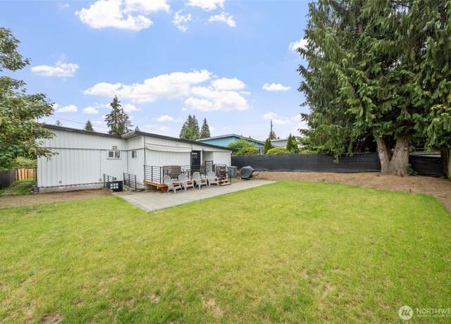Property at 2217 NE 9th St, Renton, WA 98056, 4 beds, 2 baths