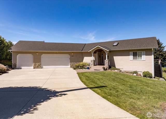 Property at 613 Maplewood Loop, Oak Harbor, WA 98277, 3 beds, 2 baths
