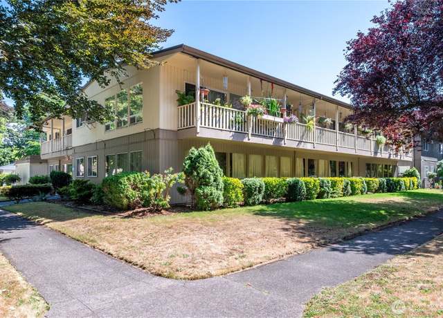 Property at 1951 Louisiana St, Longview, WA 98632, 17 beds, 9 baths