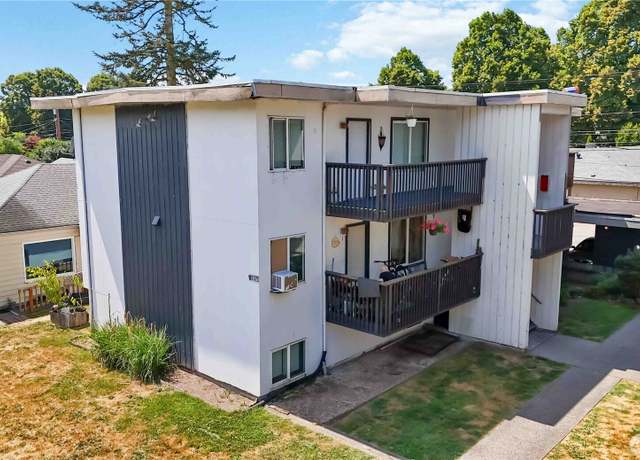 Property at 1337 10th Ave, Longview, WA 98632, 10 beds, 6 baths