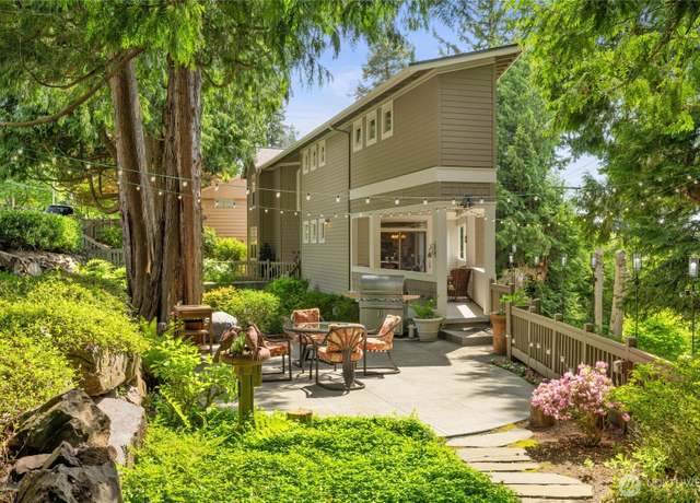 Property at 11205 NE 95th St, Kirkland, WA 98033, 4 beds, 3.5 baths
