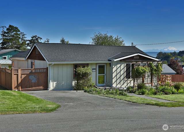 Property at 302 NE 5th St, Coupeville, WA 98239, 2 beds, 1 bath