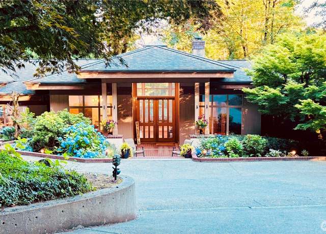 Property at 11700 198th Ave SE, Issaquah, WA 98027, 4 beds, 3.5 baths