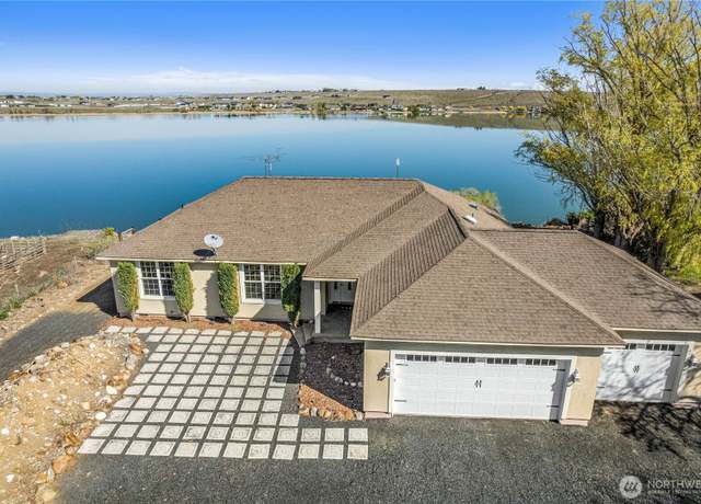 Property at 5738 Panorama Dr NE, Moses Lake, WA 98837, 3 beds, 2 baths