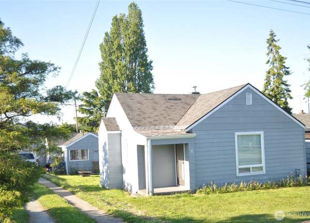 Property at 816 34th St, Anacortes, WA 98221, 2 beds, 2 baths