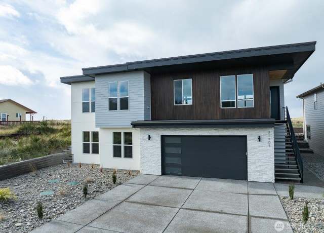 Property at 31901 G St, Ocean Park, WA 98640, 3 beds, 3 baths