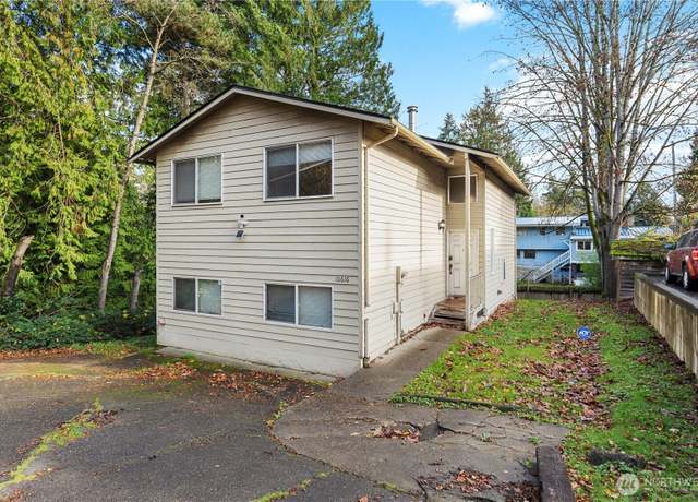Property at 10616 Roosevelt Way NE, Seattle, WA 98125, 6 beds, 2 baths