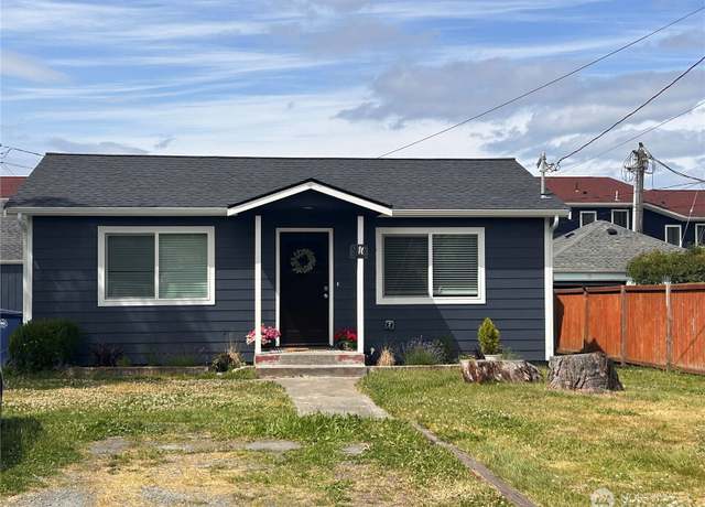 Property at 916 35th St, Anacortes, WA 98221, 4 beds, 2 baths
