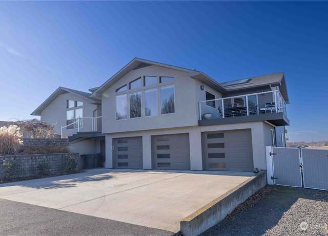 Property at 2425 Country Club Rd, Walla Walla, WA 99362, 4 beds, 3.5 baths