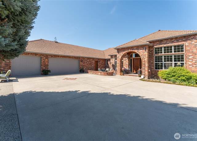 Property at 2008 Broadview North, Wenatchee, WA 98801, 3 beds, 3.5 baths