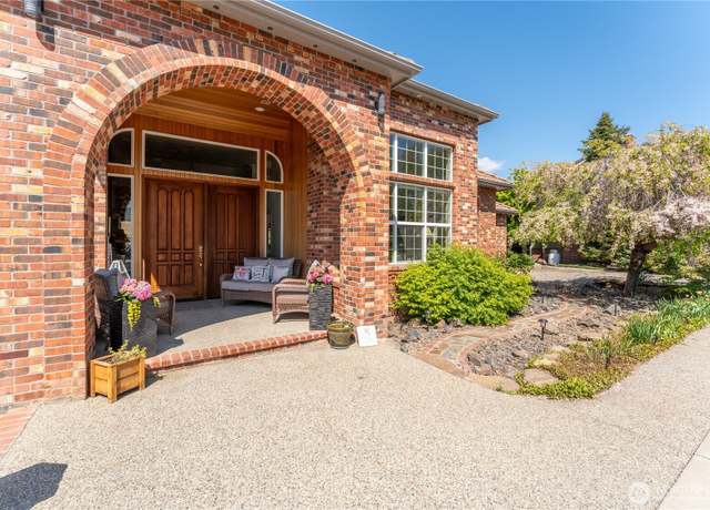 Property at 2008 Broadview North, Wenatchee, WA 98801, 3 beds, 3.5 baths