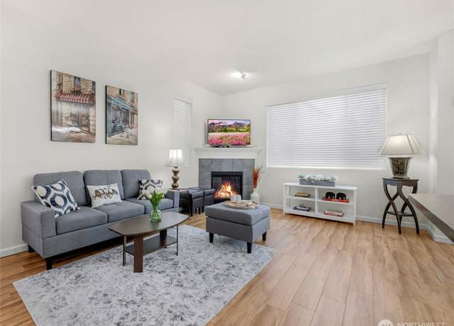 Property at 409 125th Pl SE, Everett, WA 98208, 3 beds, 2.5 baths