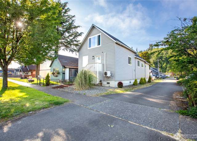 Property at 2527 Sumner Ave, Hoquiam, WA 98550, 3 beds, 2 baths