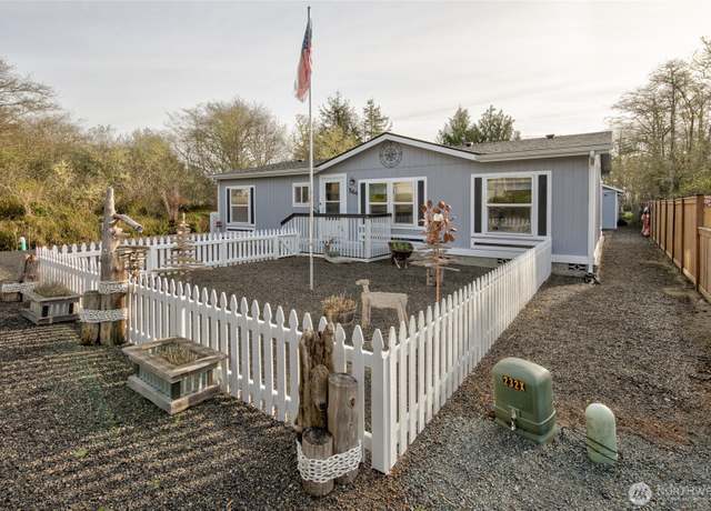 Property at 564 Chenois Ave NE, Ocean Shores, WA 98569, 3 beds, 3 baths
