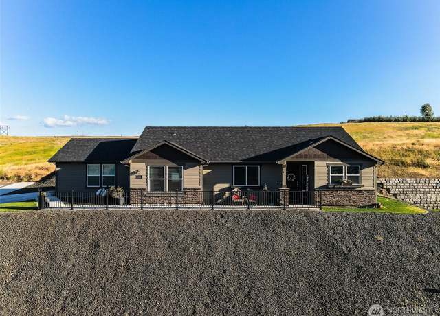 Property at 310 S 12th St, Selah, WA 98942, 3 beds, 2 baths