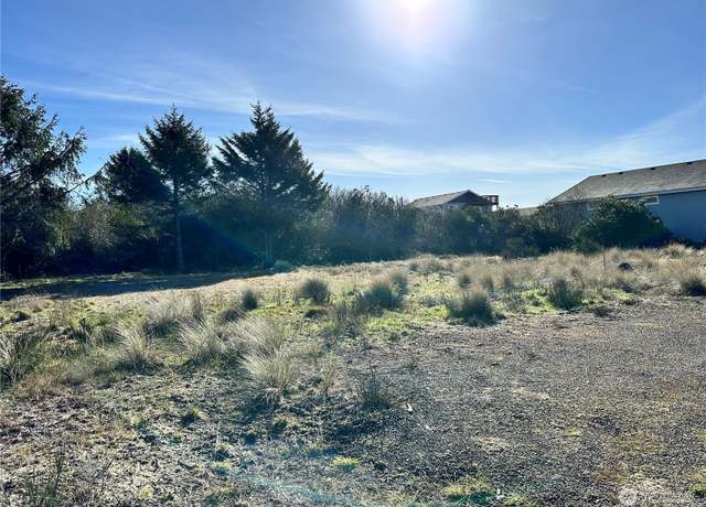 Property at 586 Ocean Shores Blvd SW, Ocean Shores, WA 98569