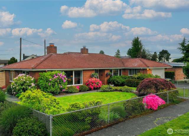 Property at 2111 49th Ave SW, Seattle, WA 98116, 3 beds, 1 bath
